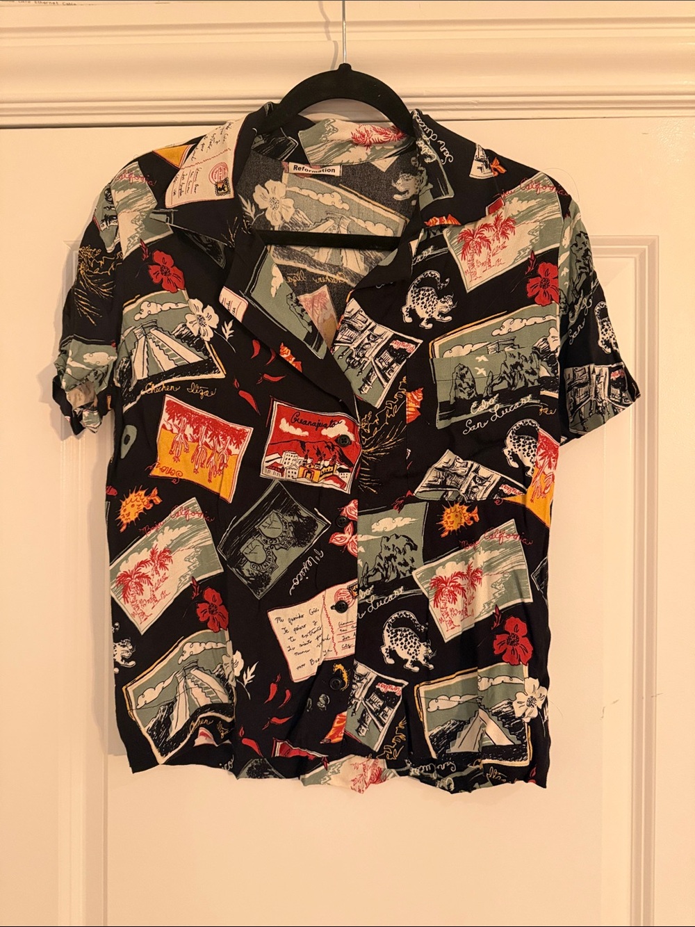 Reformation Black Multi Island-Print Short-Sleeve Button Down